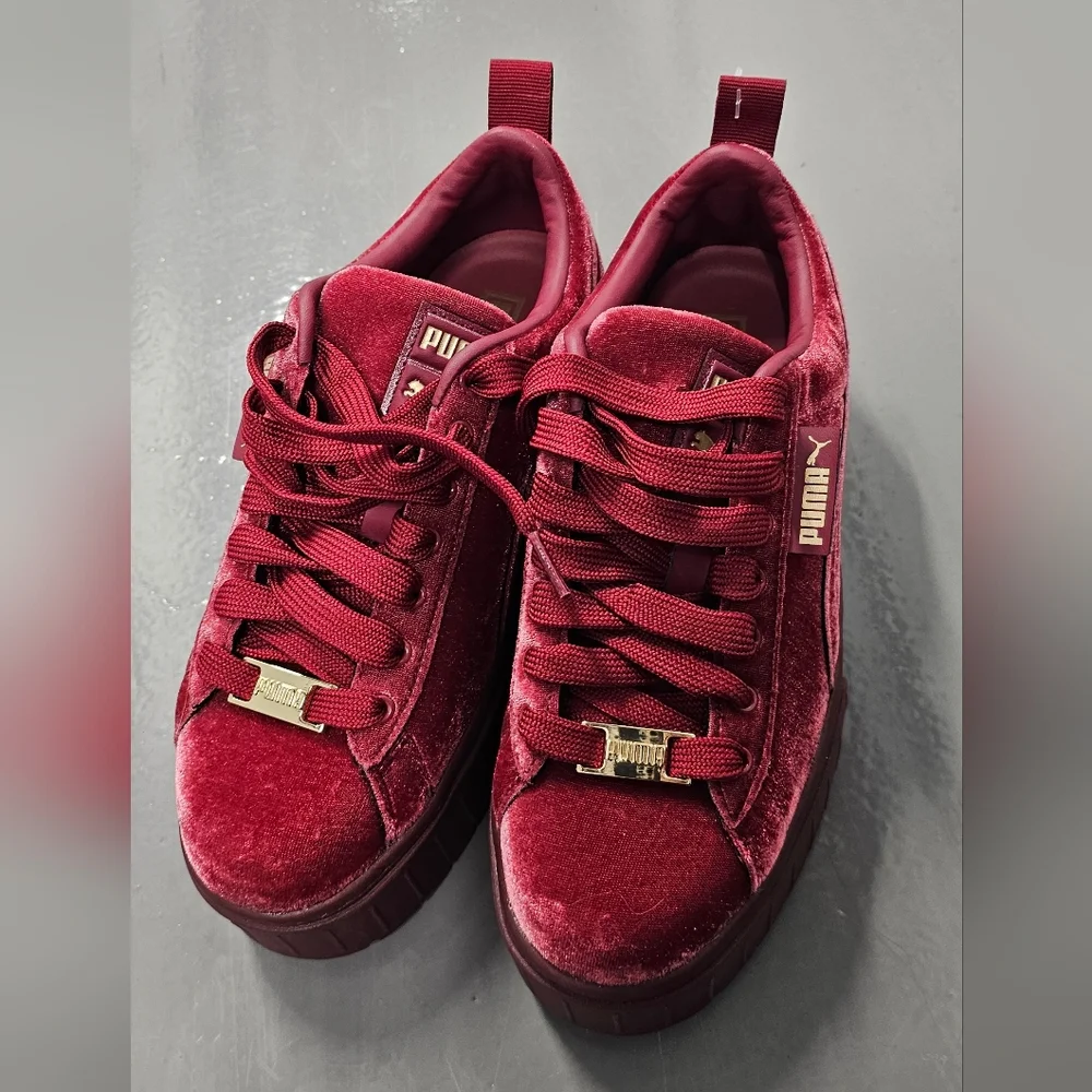 PUMA Mayze Velvet Tibetan Red Platform Sneakers Sz 7 Like New